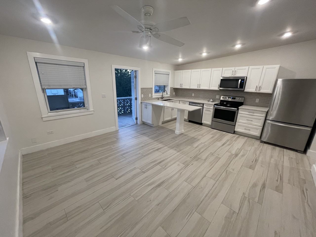 127 Monroe Dr #1 - Photo 2 of 8