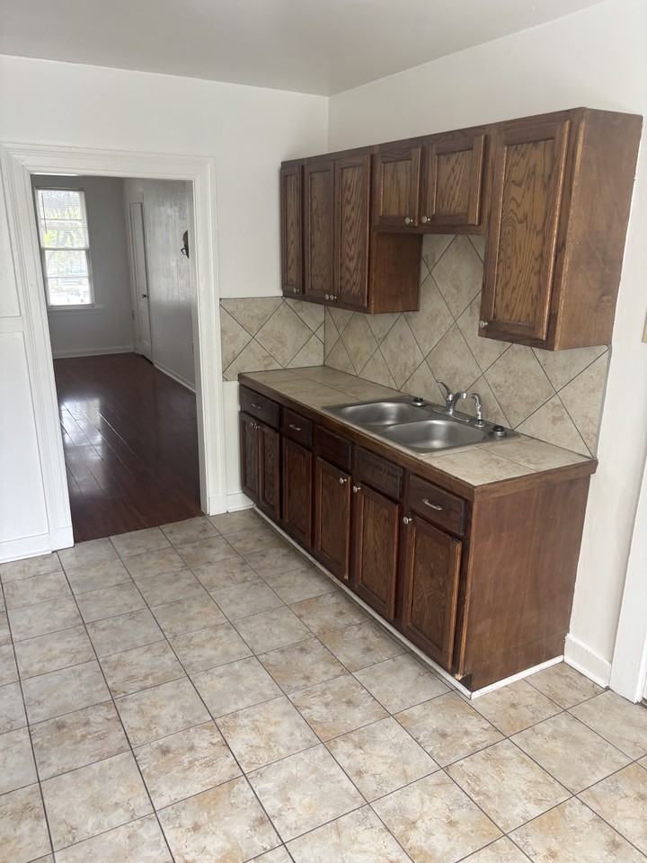 2618 North Blvd #4 - Photo 4 of 11