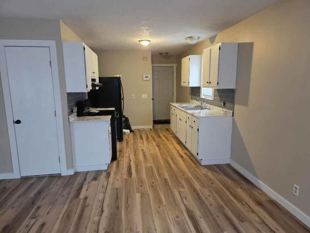 720 Fraser St - Photo 3 of 10