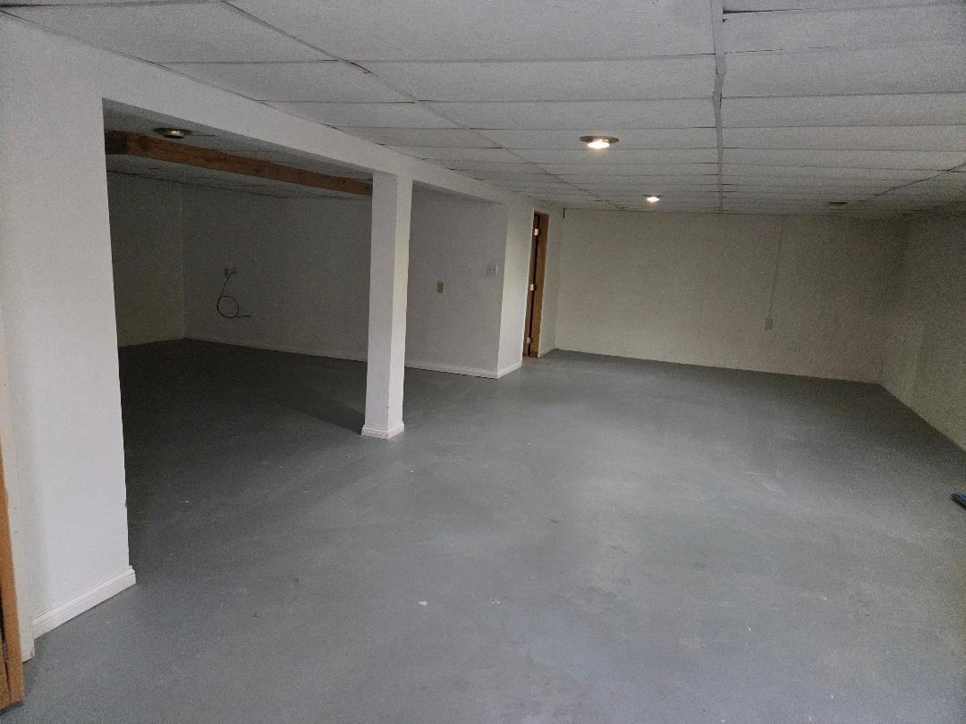 720 Fraser St - Photo 4 of 10