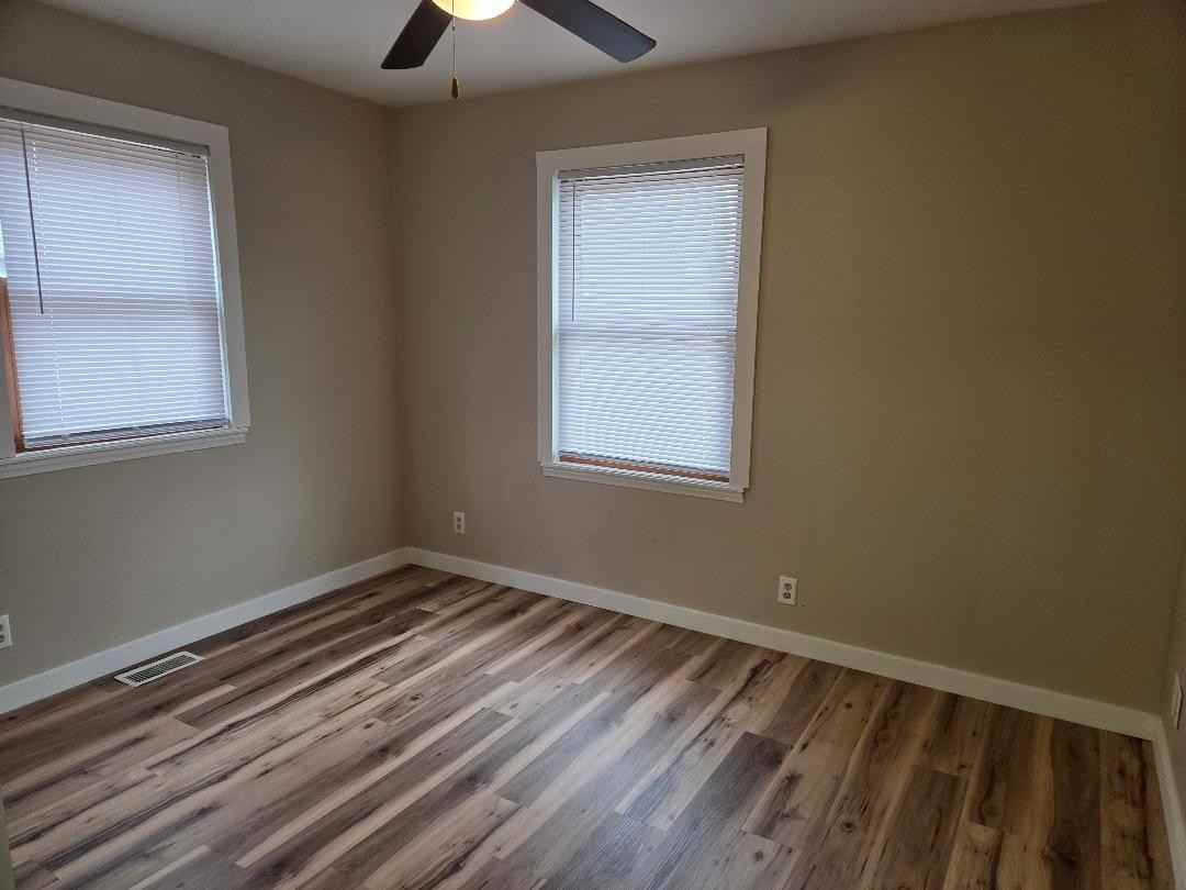 720 Fraser St - Photo 6 of 10