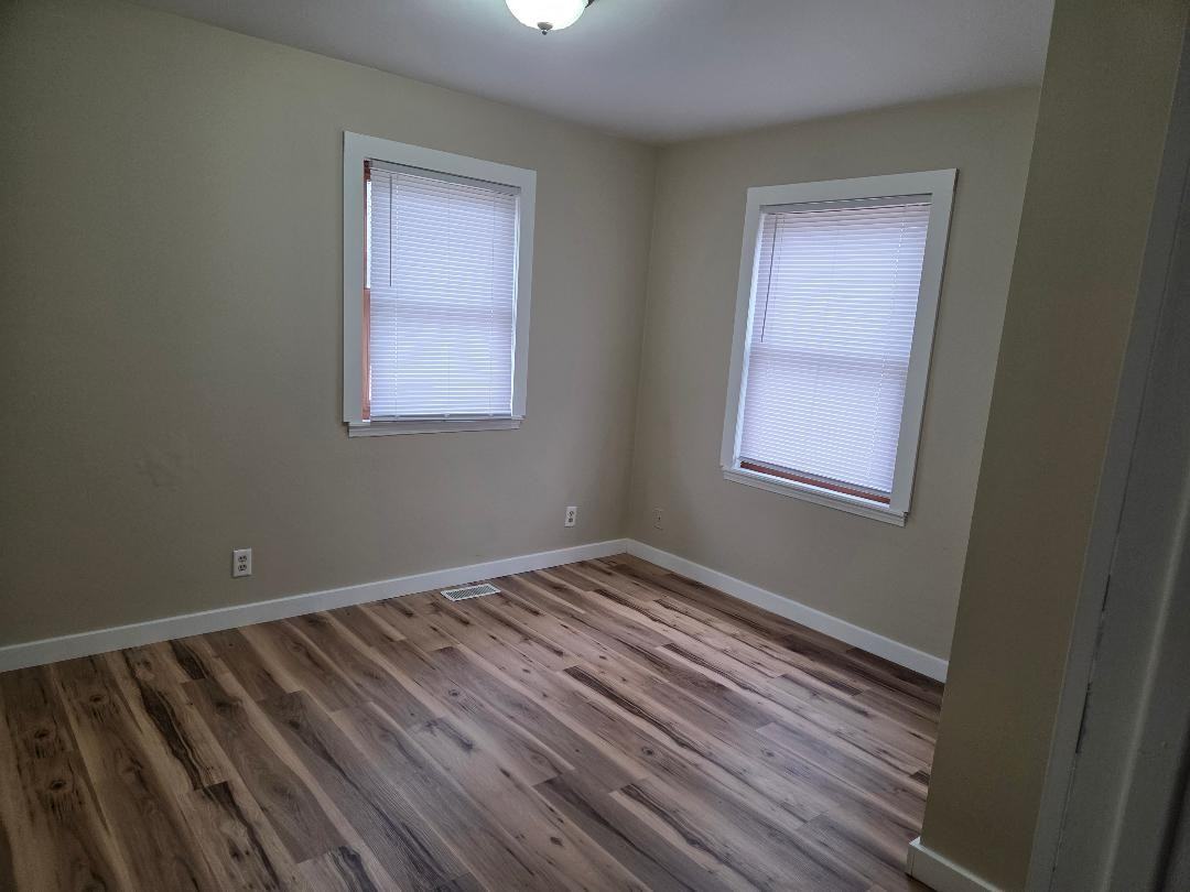 720 Fraser St - Photo 7 of 10