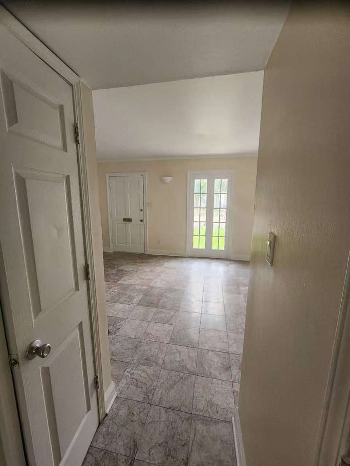 3729 Bunkerhill Dr - Photo 4 of 11