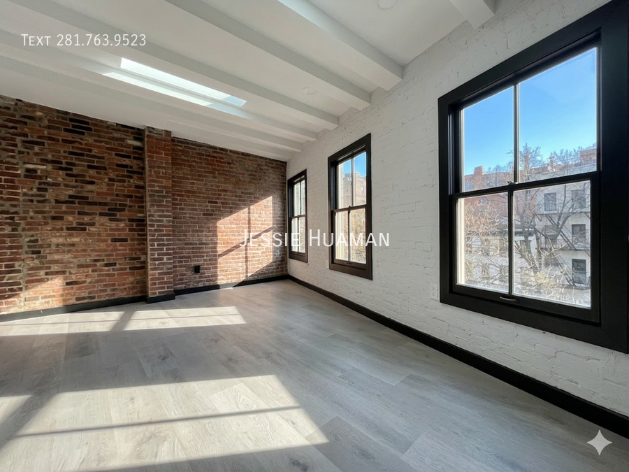 561 Hudson St #PH - Photo 3 of 15