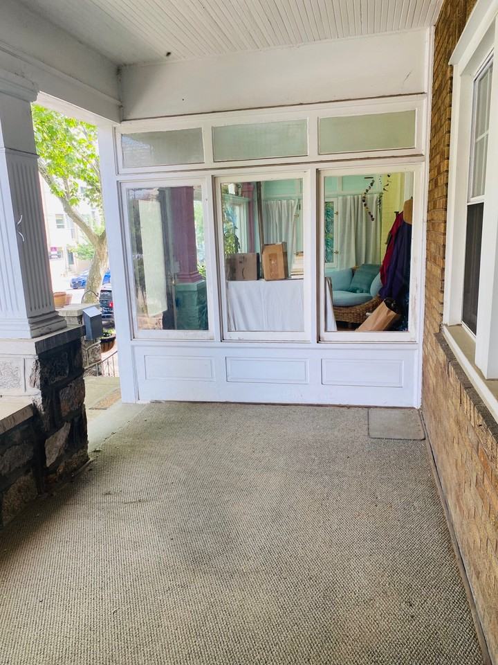 882 Corinthian Ave - Photo 3 of 25