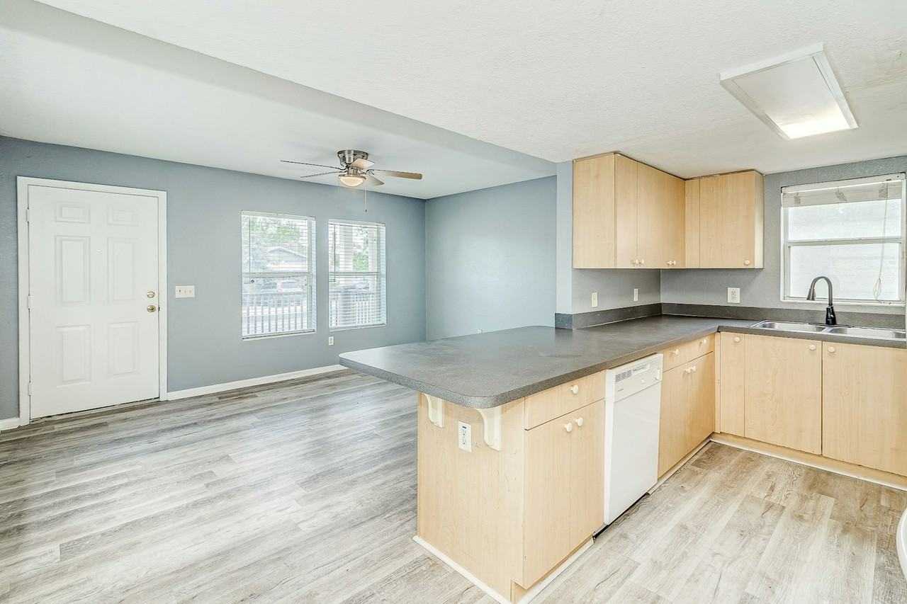 2912 East Columbus Drive, Unit 2 - Photo 4 of 11