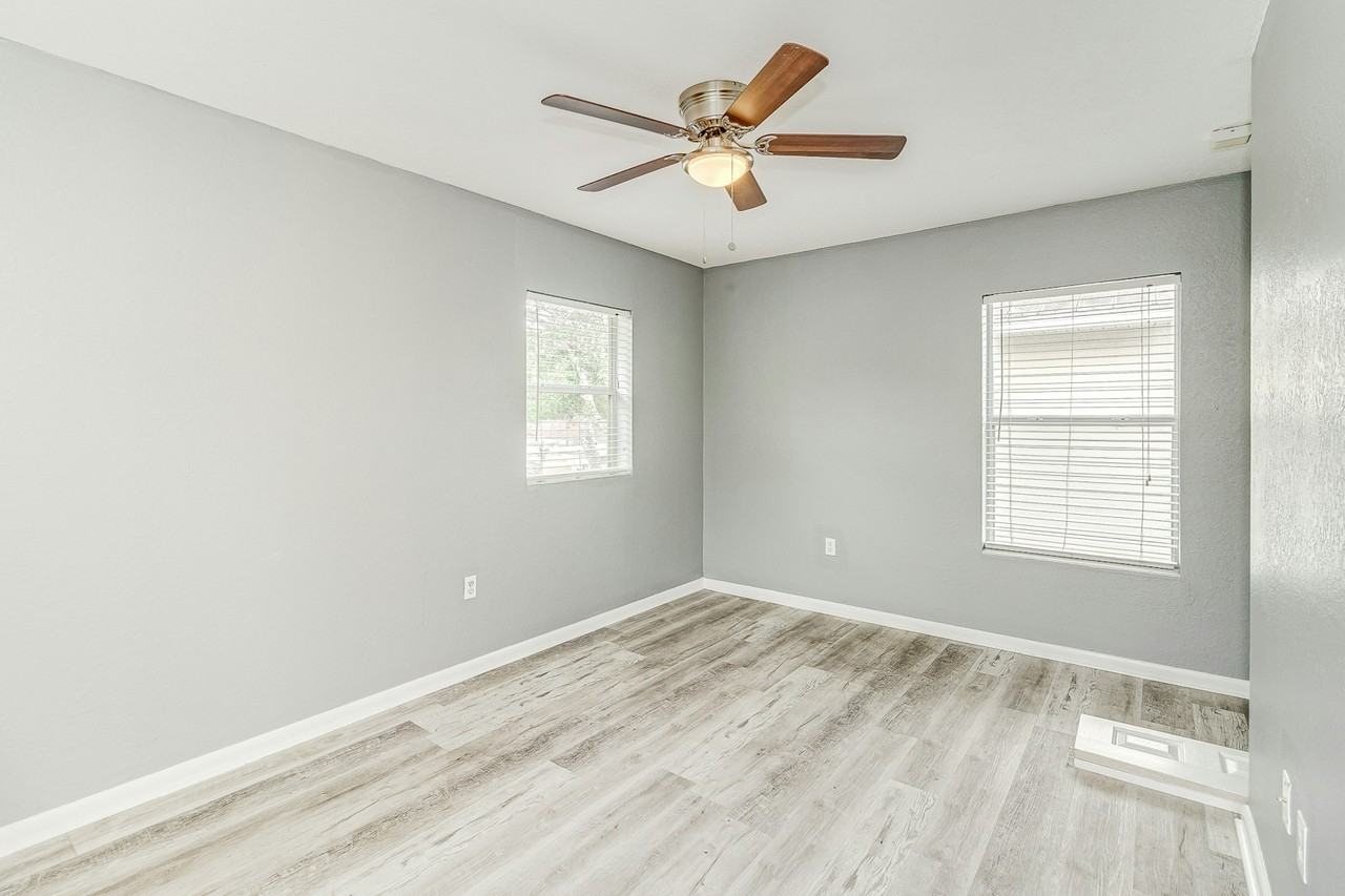 2912 East Columbus Drive, Unit 2 - Photo 7 of 11