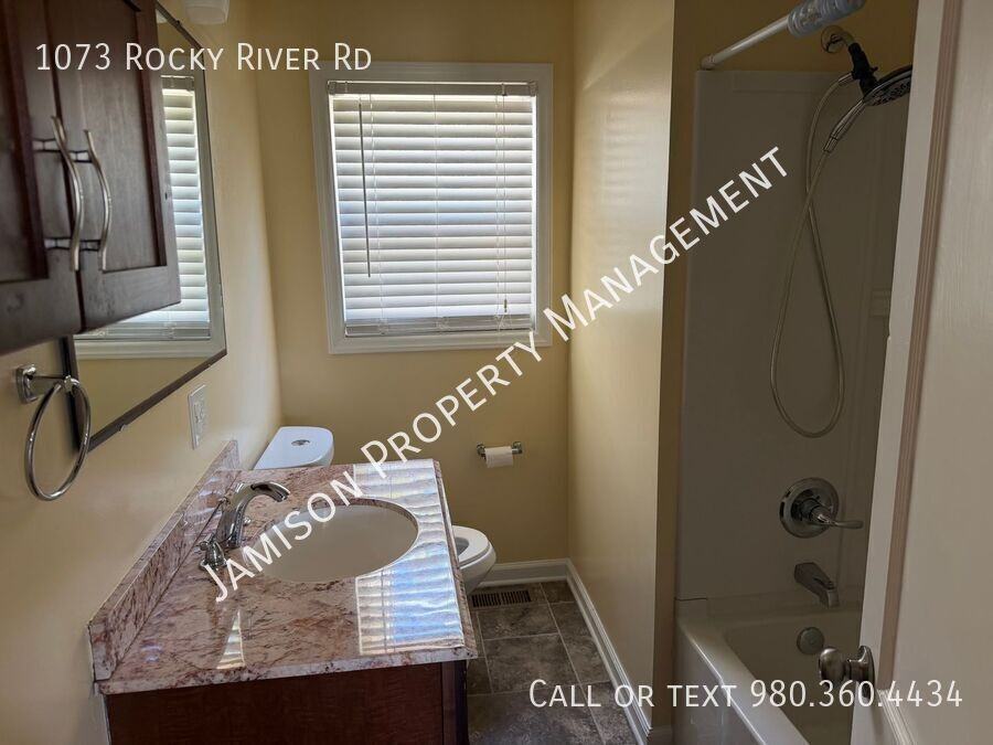 1073 Rocky River Rd - Photo 5 of 33