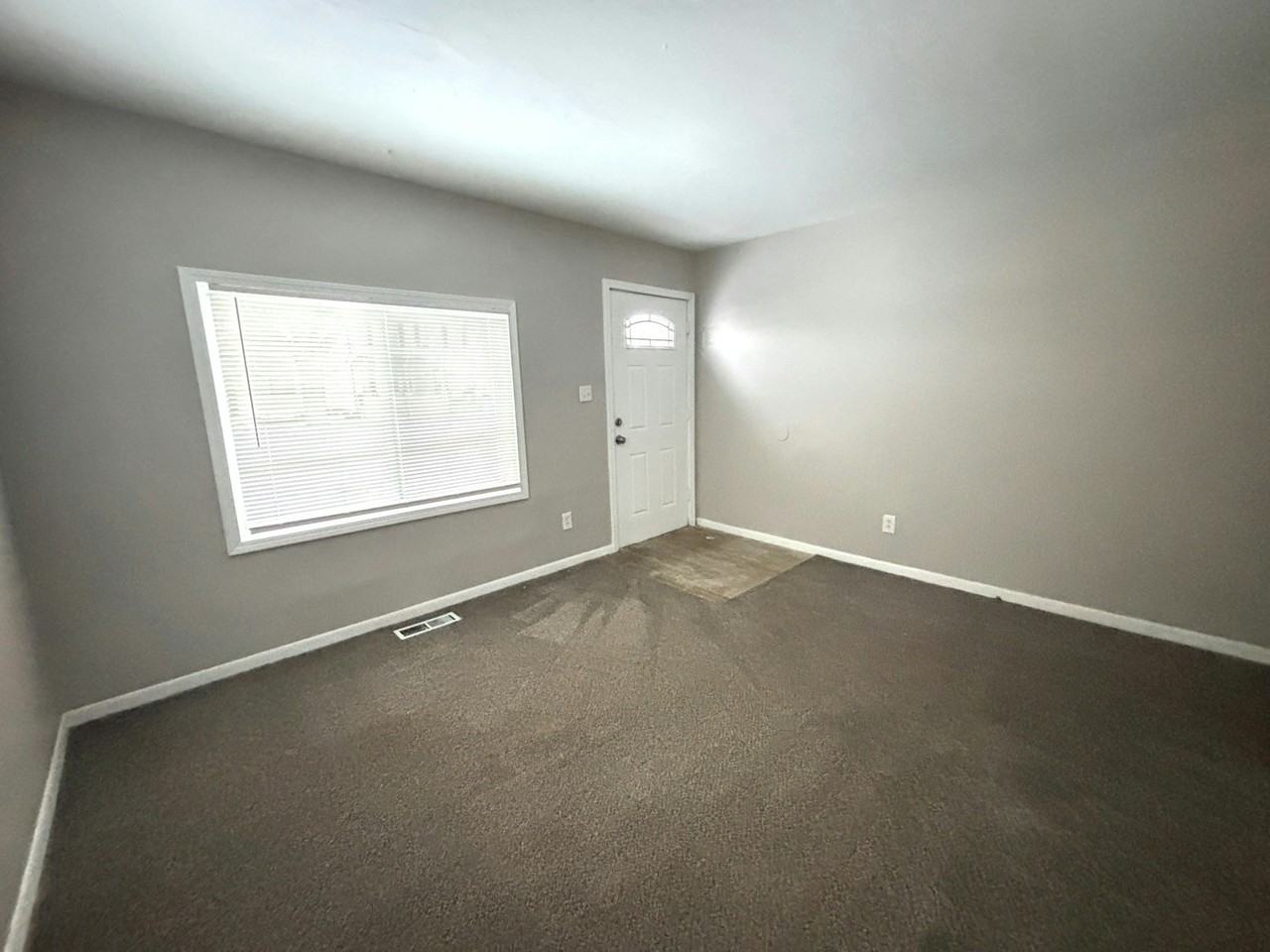 11340 Fisher Avenue - Photo 2 of 9