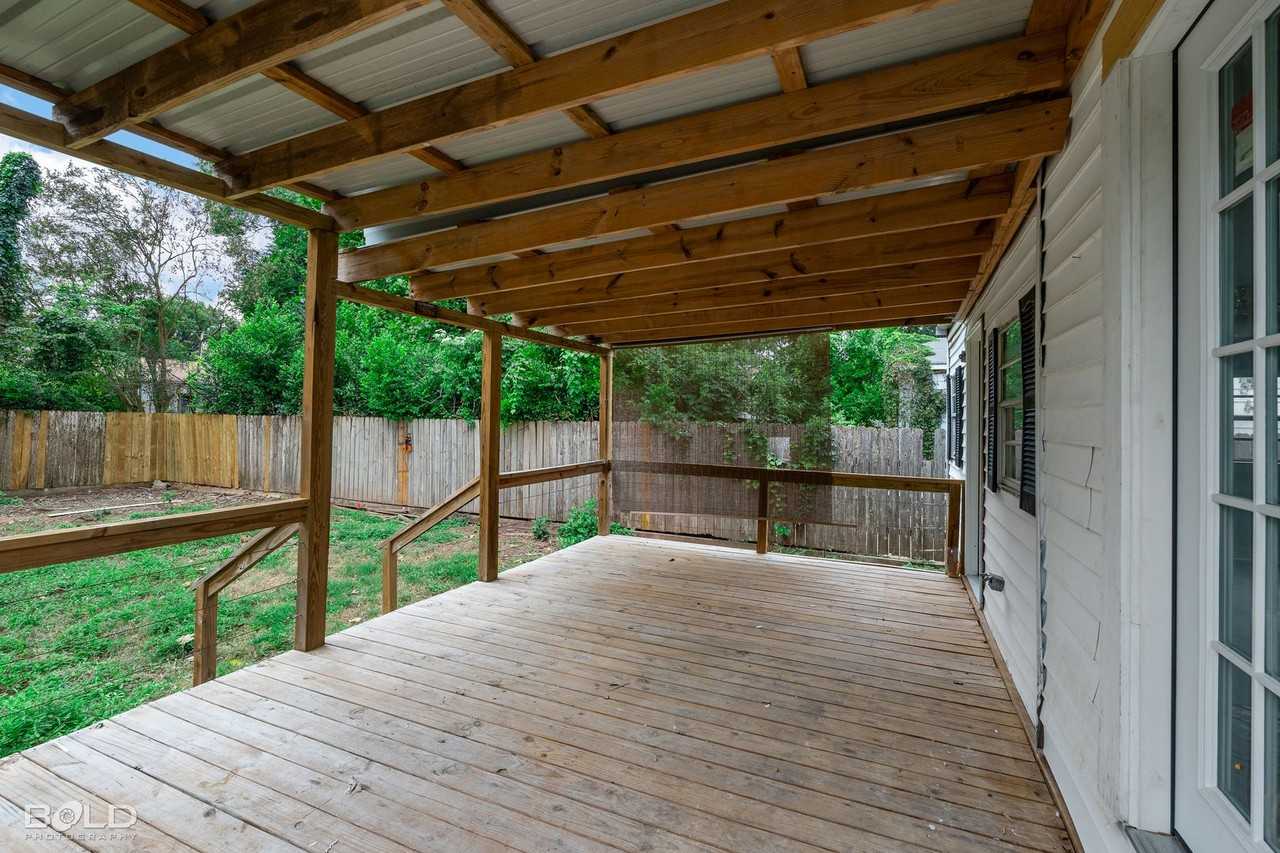 237 E Elmwood St - Photo 5 of 23