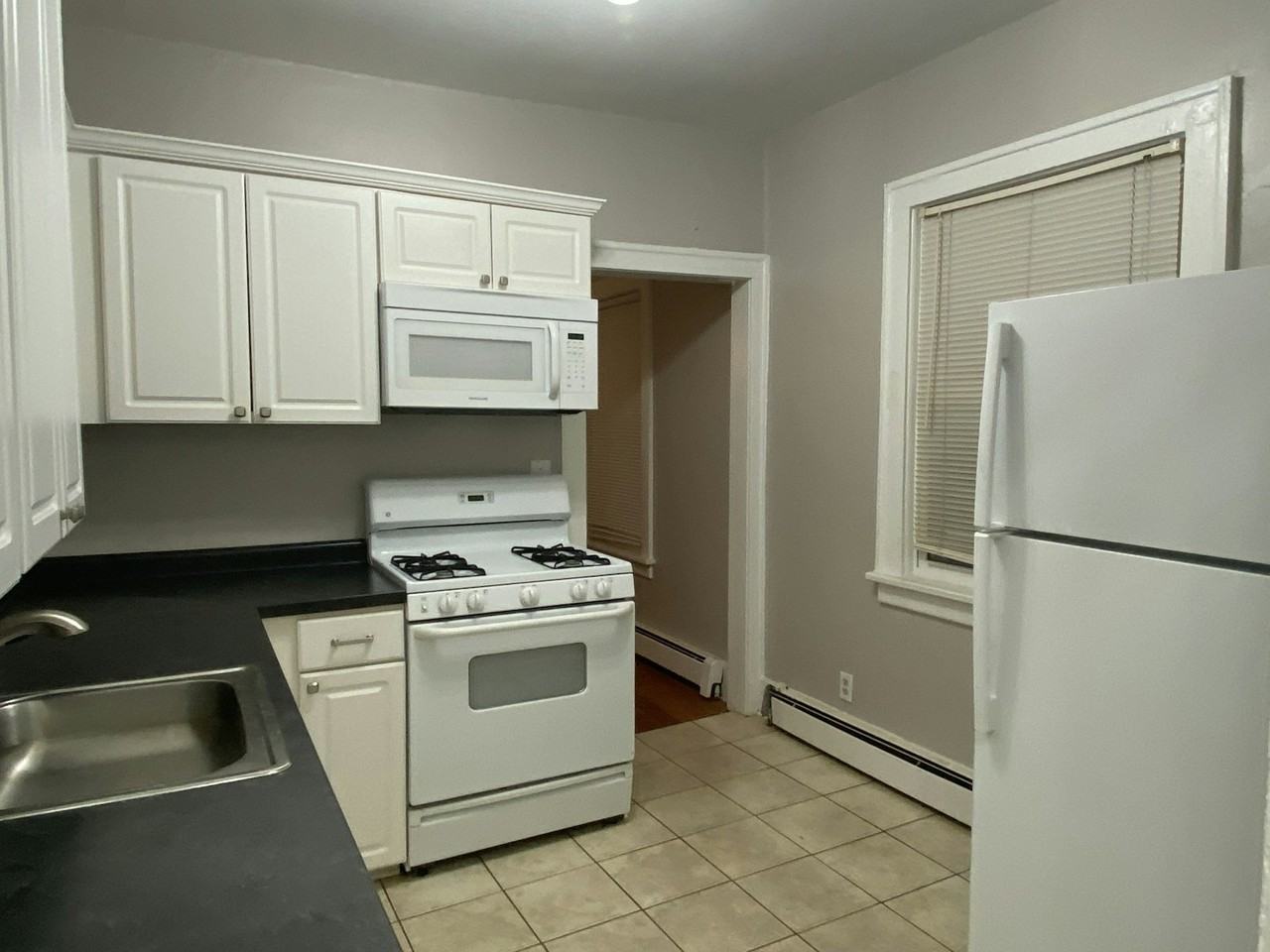 1127 Beaconsfield Avenue, Unit 1S - Photo 5 of 11