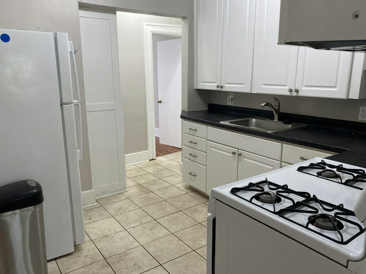 1127 Beaconsfield Avenue, Unit 1S - Photo 6 of 11