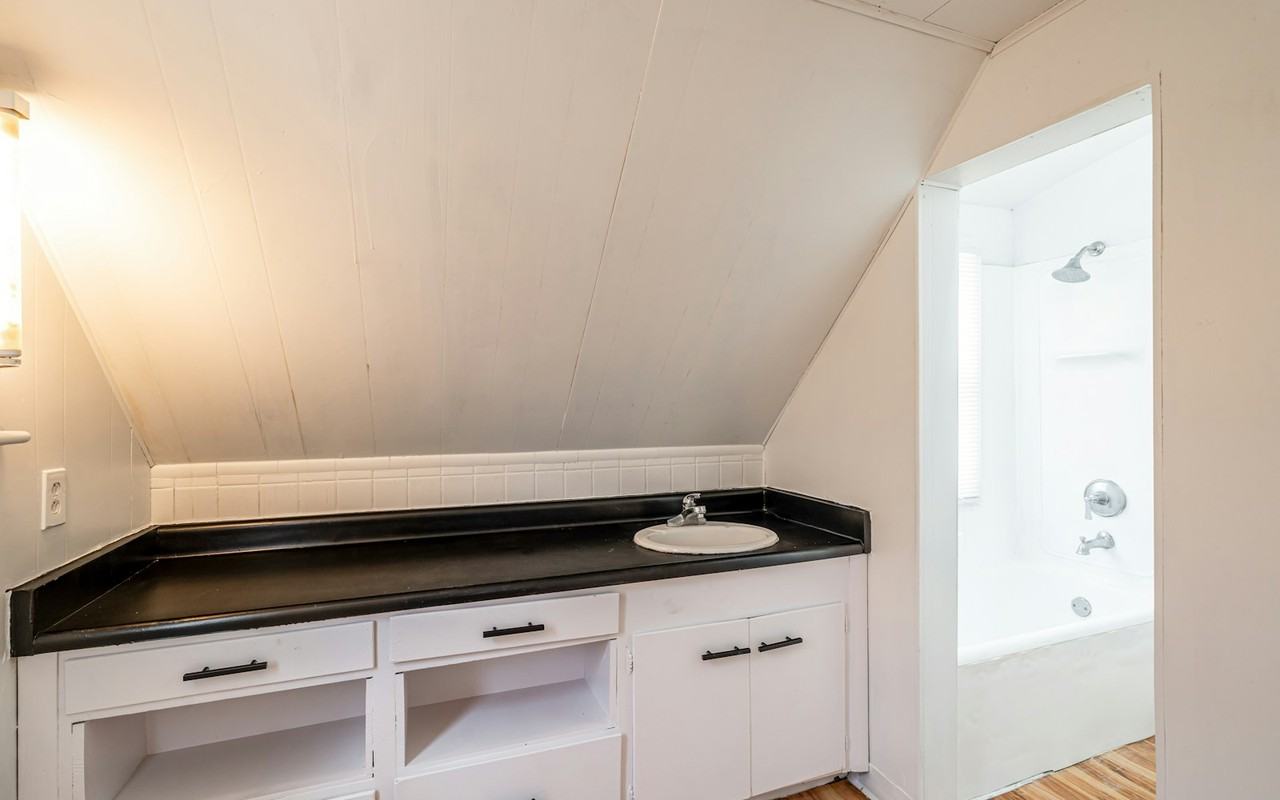 2955 North 17th Street, Unit B - Photo 5 of 15