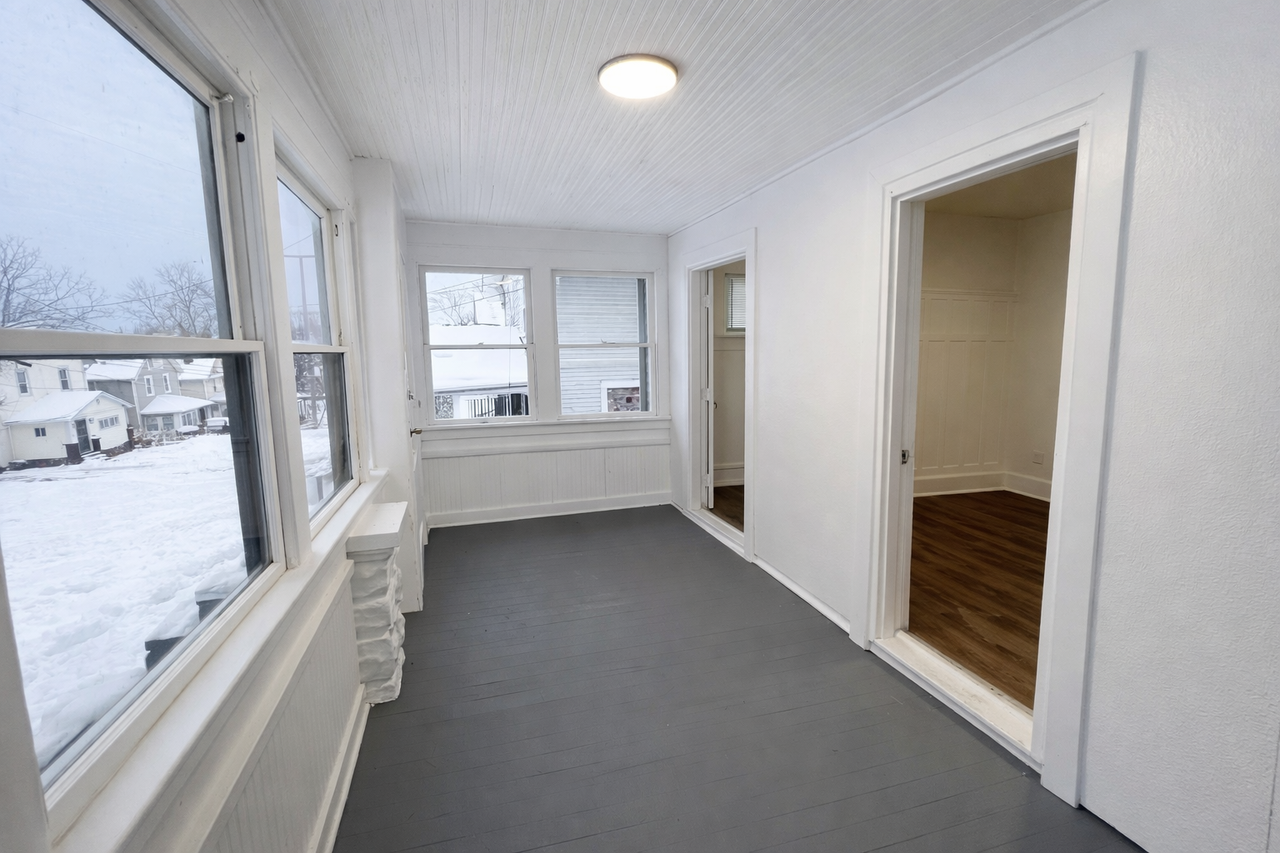 712 Roselle Avenue, Unit B - Photo 4 of 5