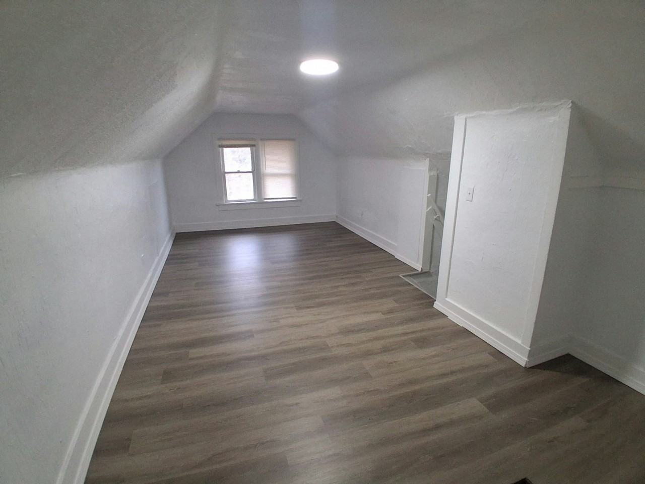 712 Roselle Avenue, Unit B - Photo 5 of 5