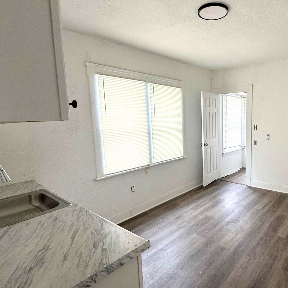 3866 West 41st Street - Photo 4 of 7