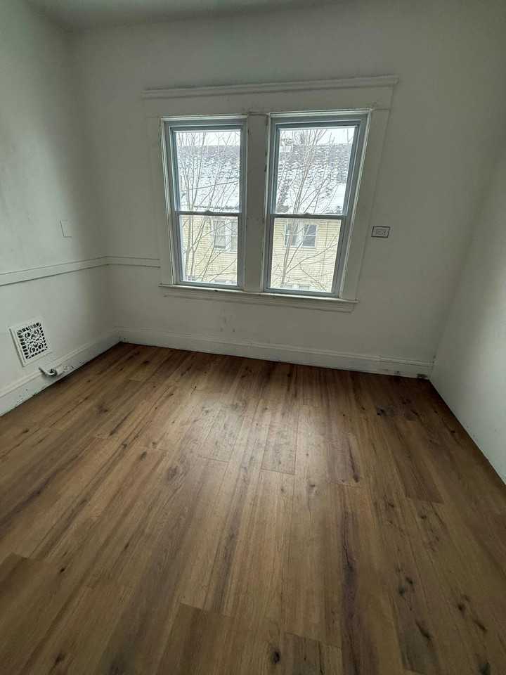 3410 East 135th Street, Unit A - Photo 4 of 7