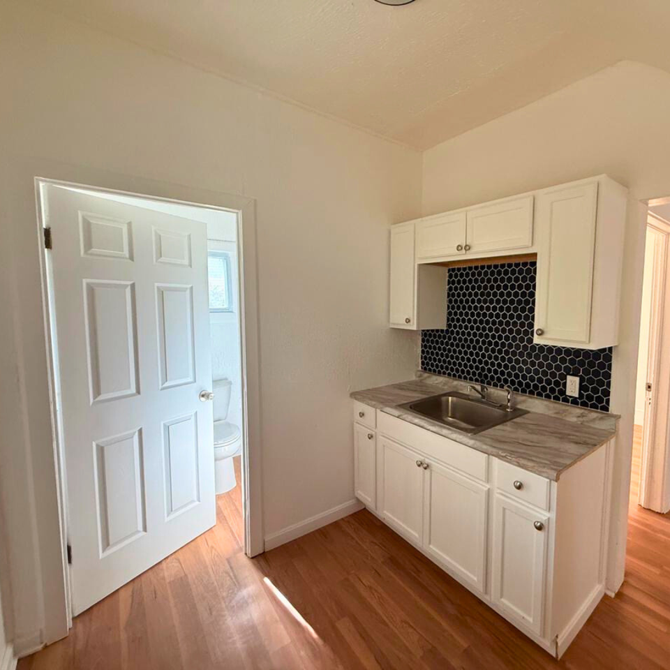 2995 East 125th Street - Photo 4 of 8