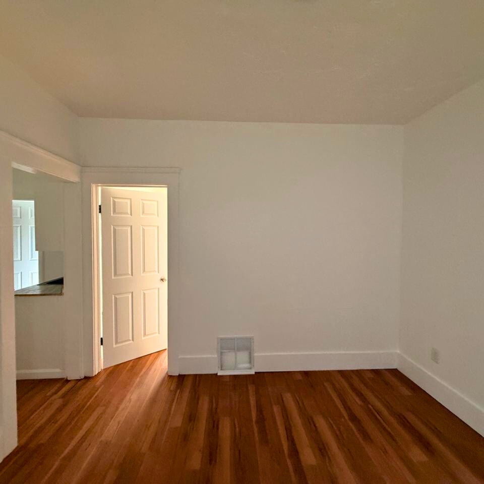 2995 East 125th Street - Photo 5 of 8