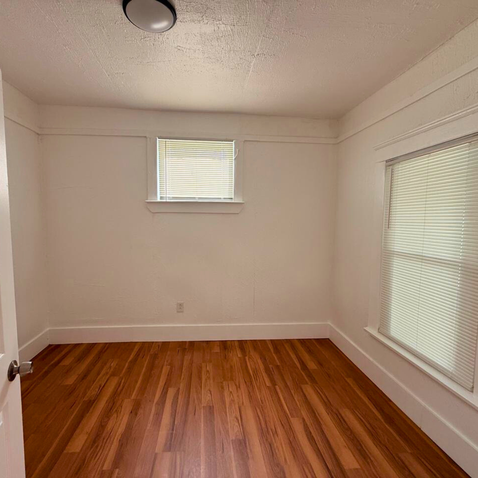 2995 East 125th Street - Photo 6 of 8