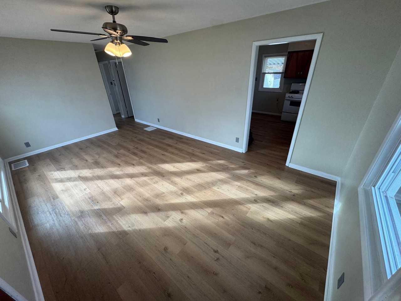 507 Maplewood Dr - Photo 2 of 12