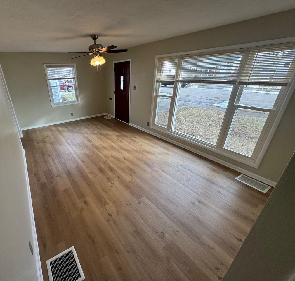 507 Maplewood Dr - Photo 3 of 12