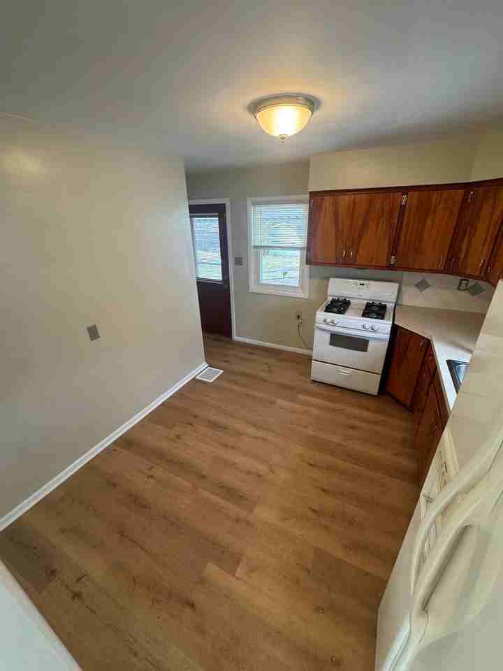 507 Maplewood Dr - Photo 4 of 12