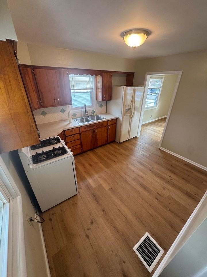 507 Maplewood Dr - Photo 5 of 12