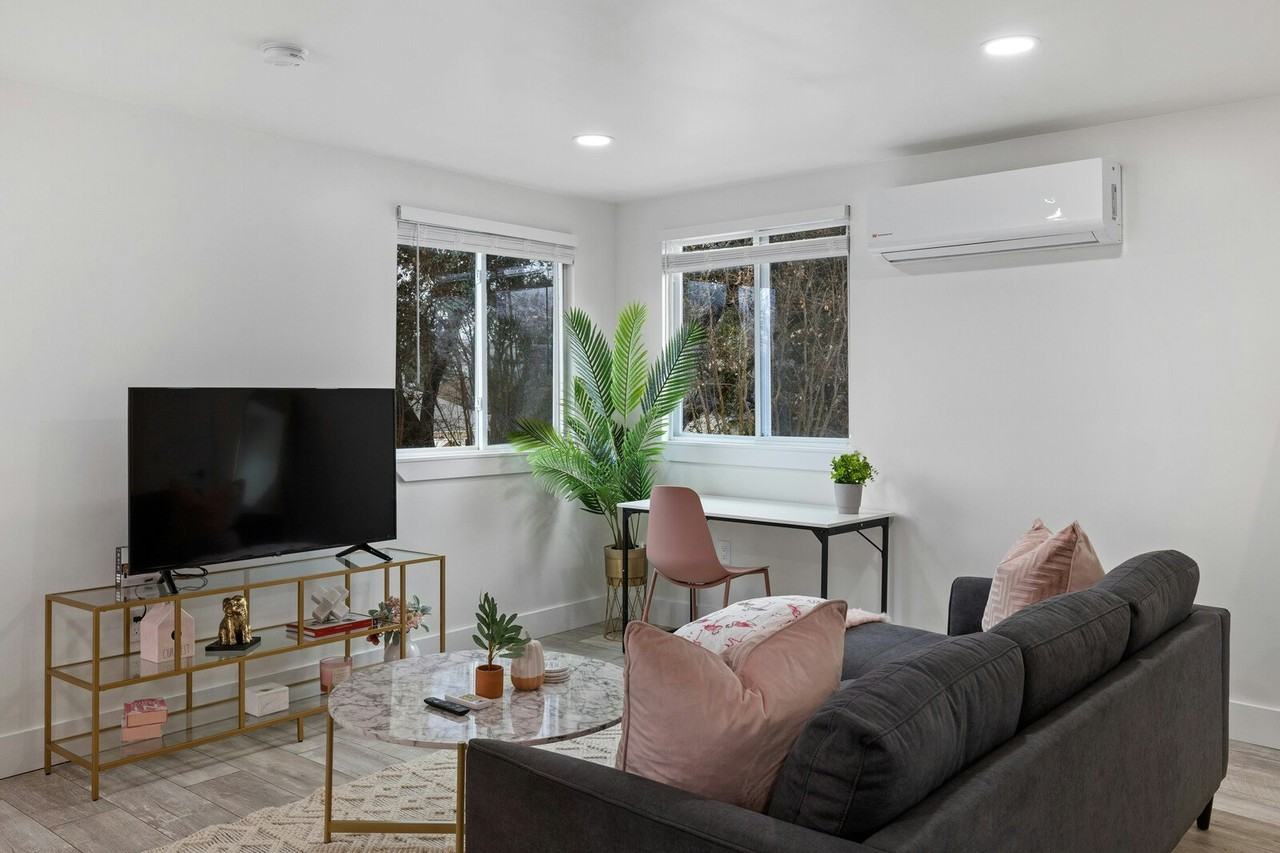 5307 Stoneleigh Avenue, Unit Upper - Photo 6 of 13