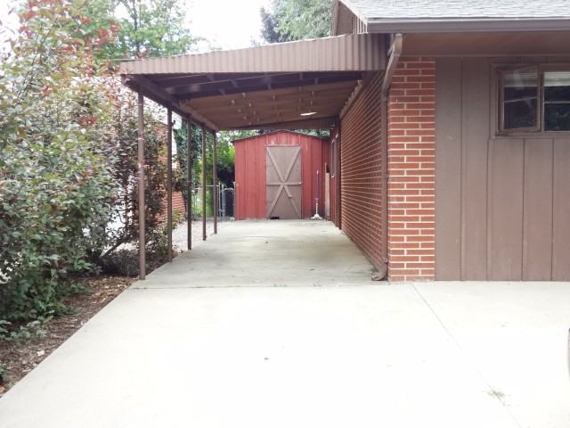 1933 Oakwood Dr - Photo 3 of 24