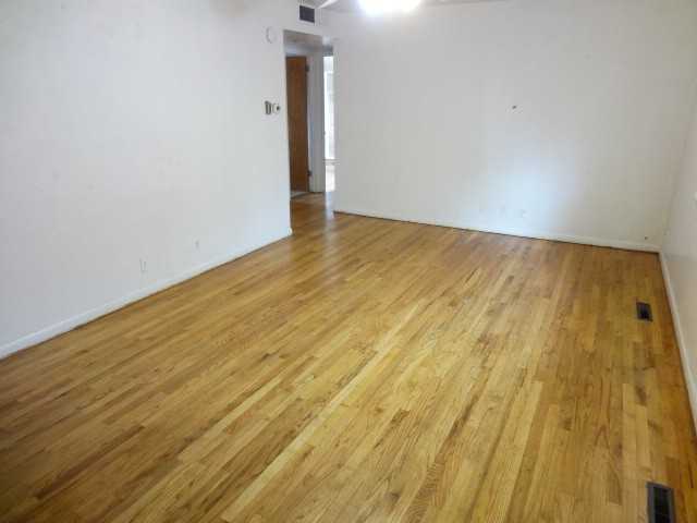 1933 Oakwood Dr - Photo 4 of 24