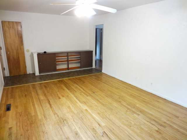 1933 Oakwood Dr - Photo 5 of 24