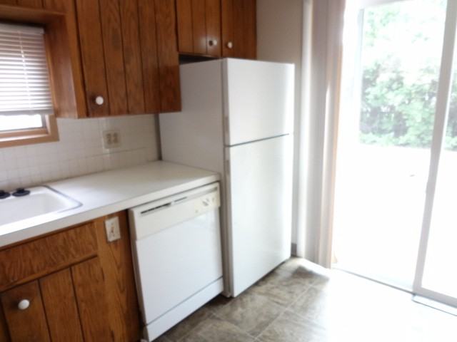 1933 Oakwood Dr - Photo 7 of 24