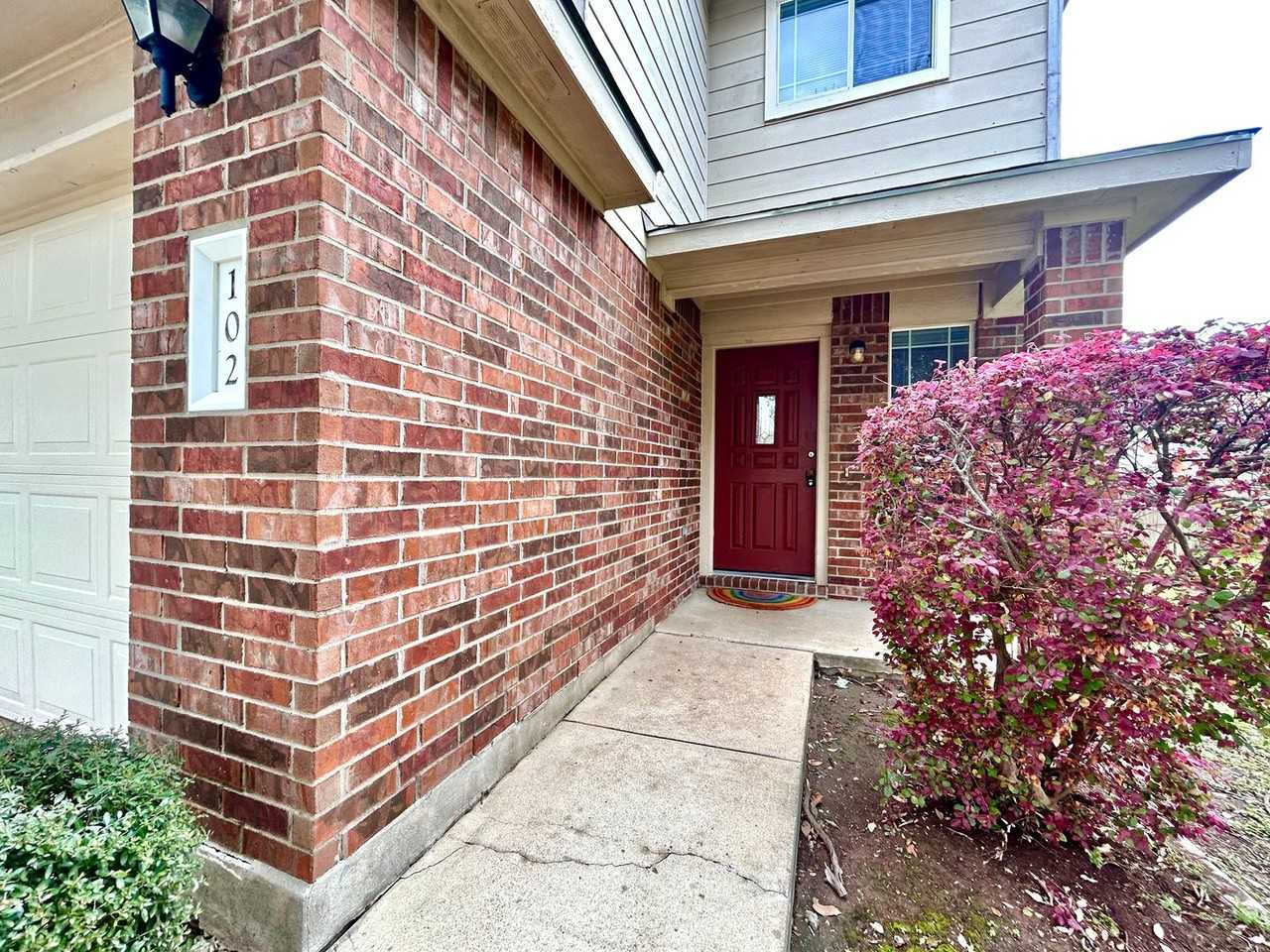 102 Adamae Ln - Photo 3 of 37