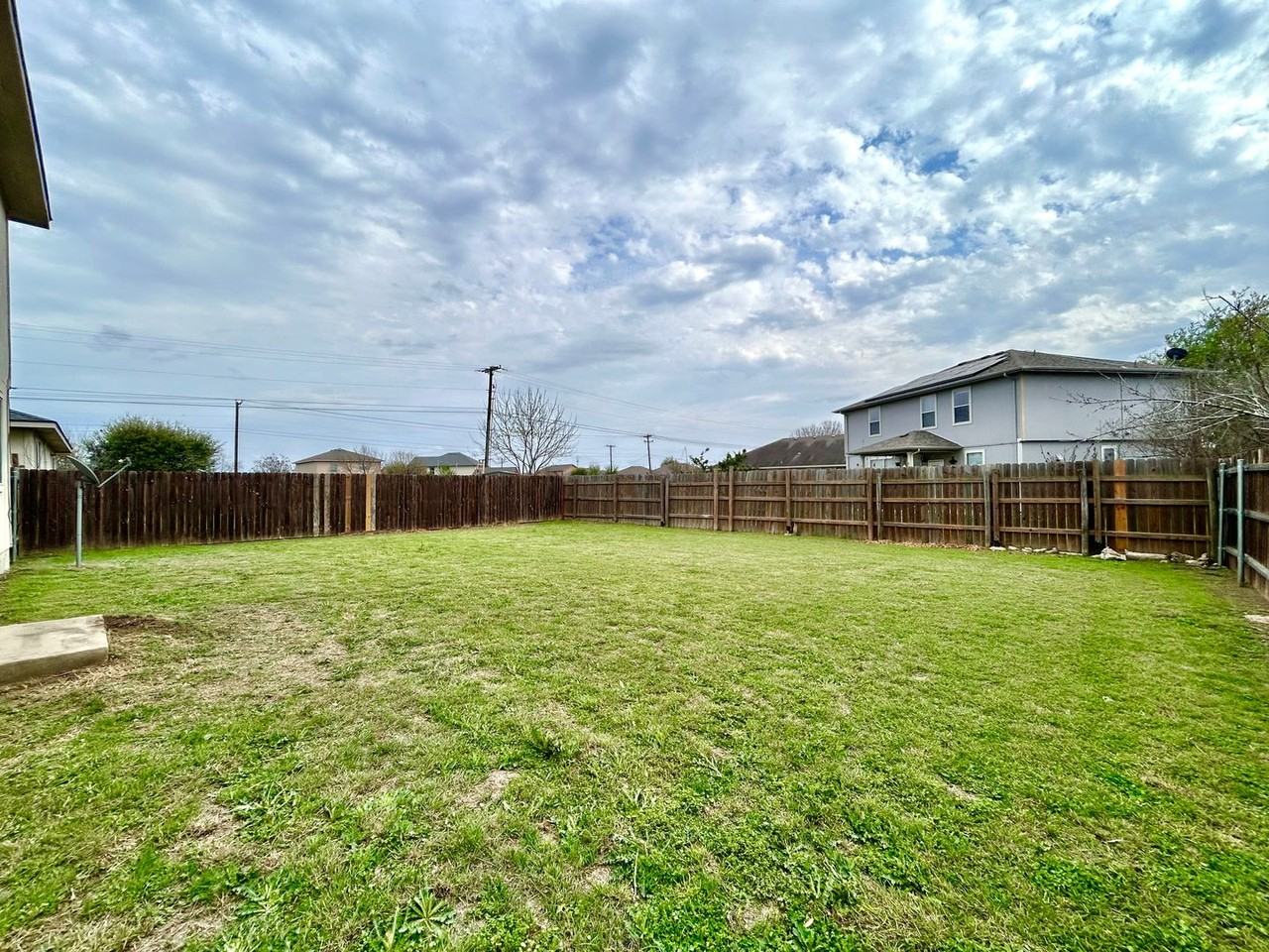 102 Adamae Ln - Photo 4 of 37