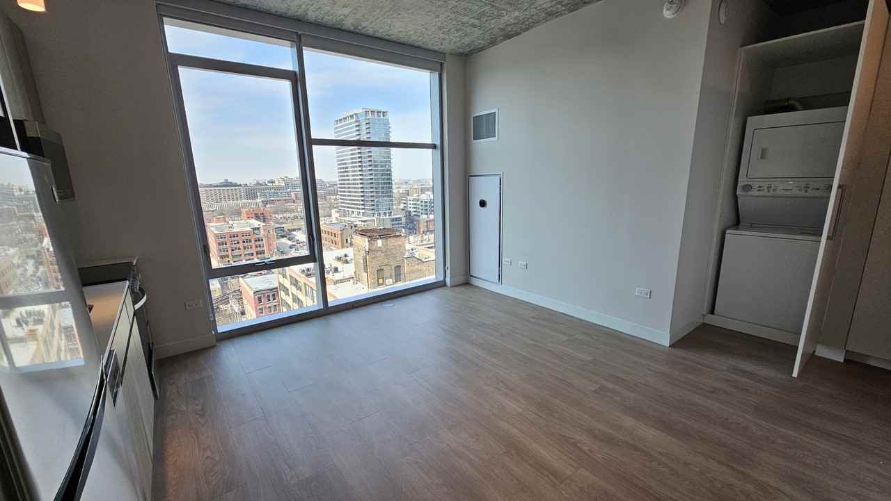 208 W Chicago Ave - Photo 2 of 14