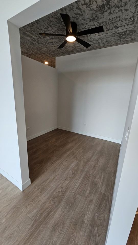 208 W Chicago Ave - Photo 6 of 14