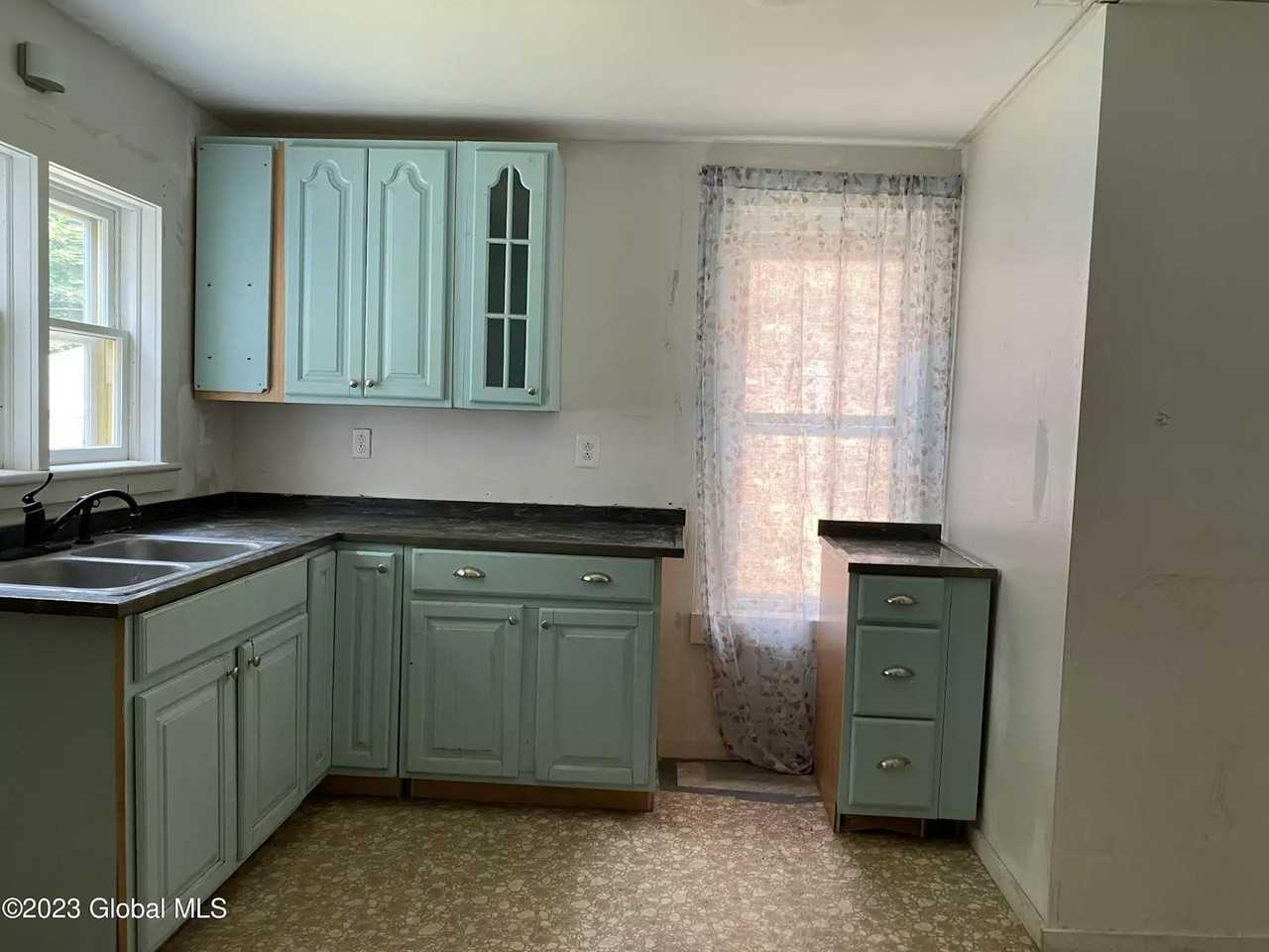 12 West Street - Photo 4 of 35