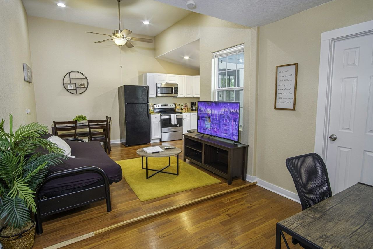 121 Douglas Way Street, Unit B - Photo 3 of 12