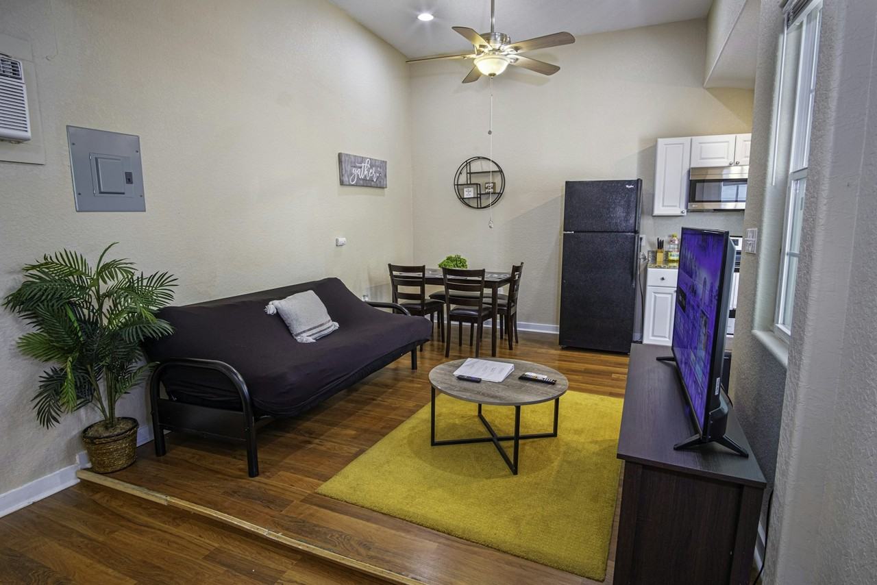 121 Douglas Way Street, Unit B - Photo 5 of 12