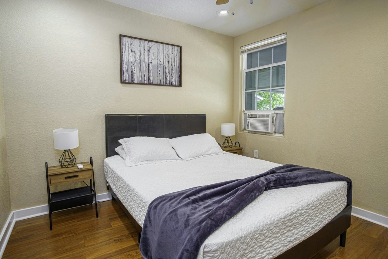 121 Douglas Way Street, Unit B - Photo 6 of 12
