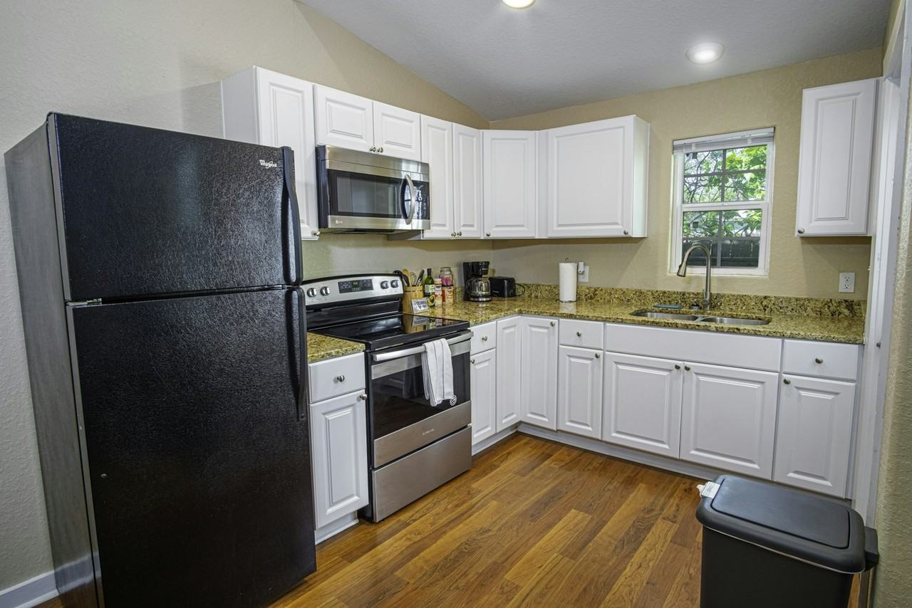 121 Douglas Way Street, Unit B - Photo 7 of 12