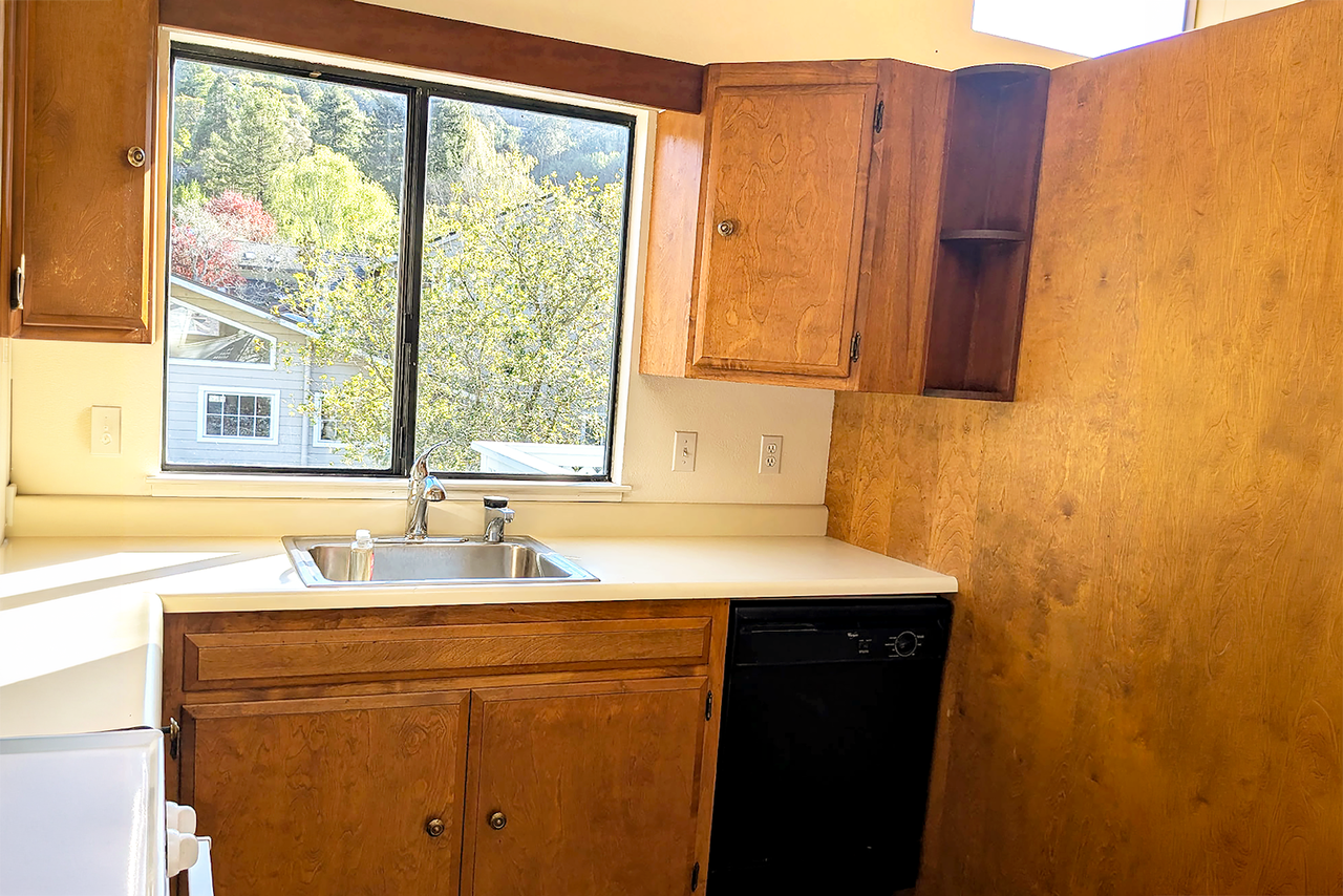 423 Shoreline Hwy, Unit Back - Photo 7 of 18