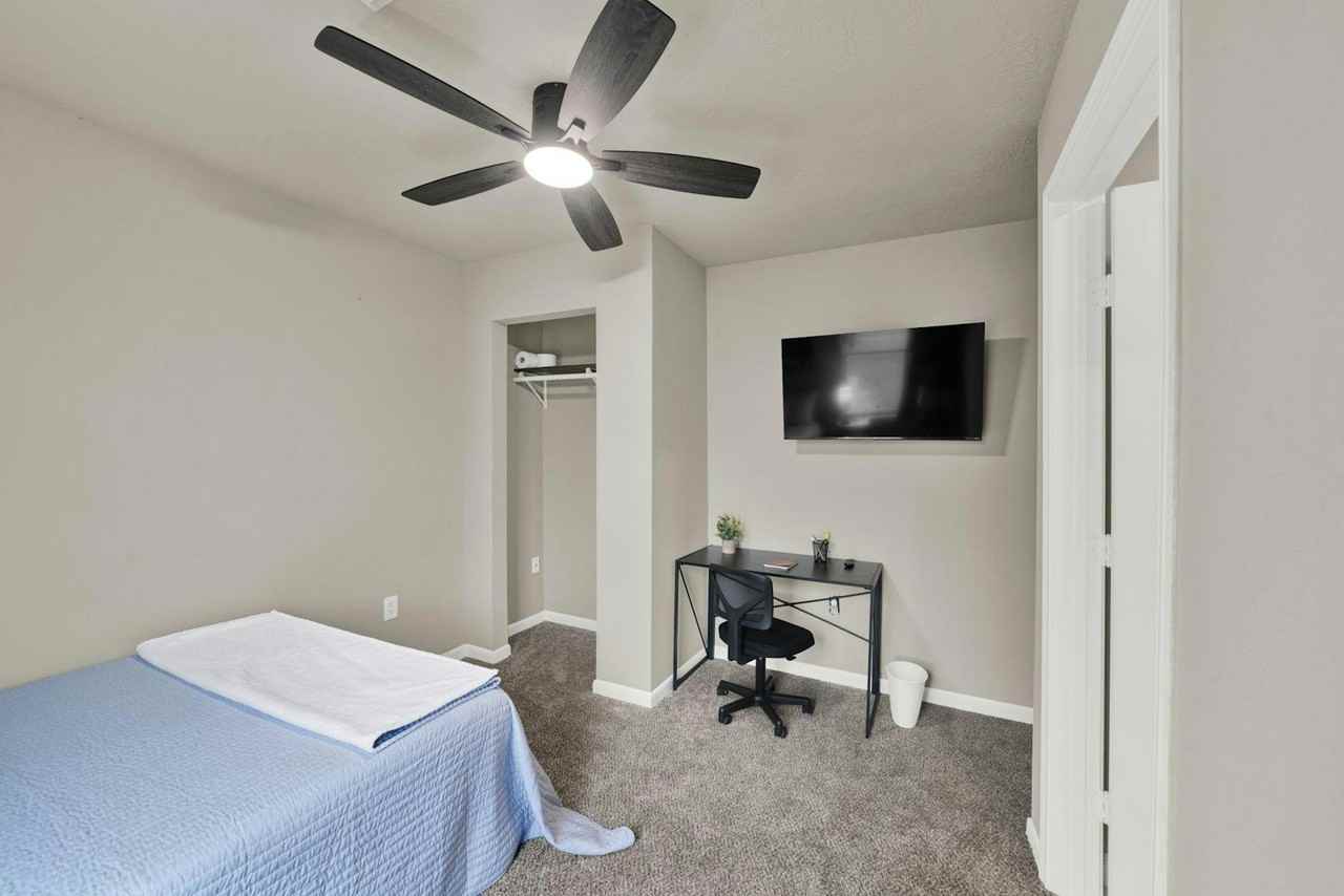 1917 Sadler Street, Unit 5 - Photo 2 of 8