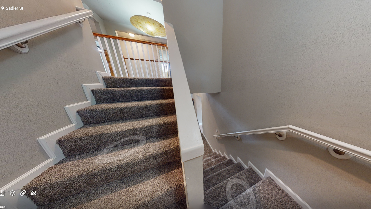 1917 Sadler Street, Unit 5 - Photo 4 of 8