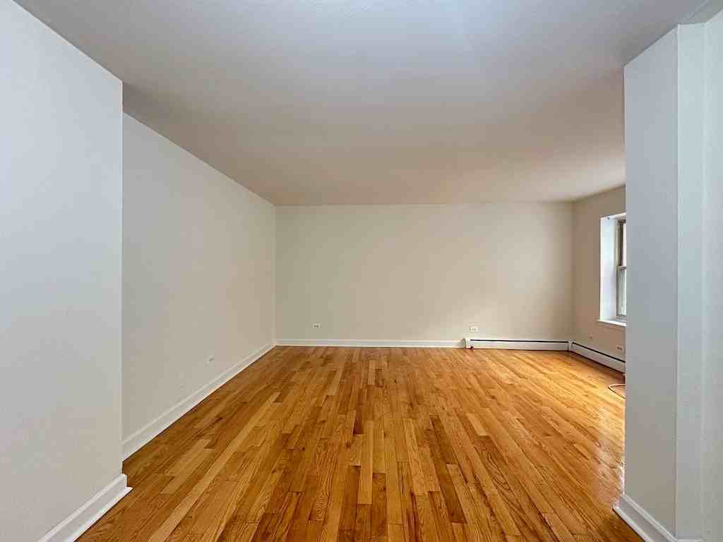 6830 North Sheridan Road, Unit 269 - Photo 3 of 5