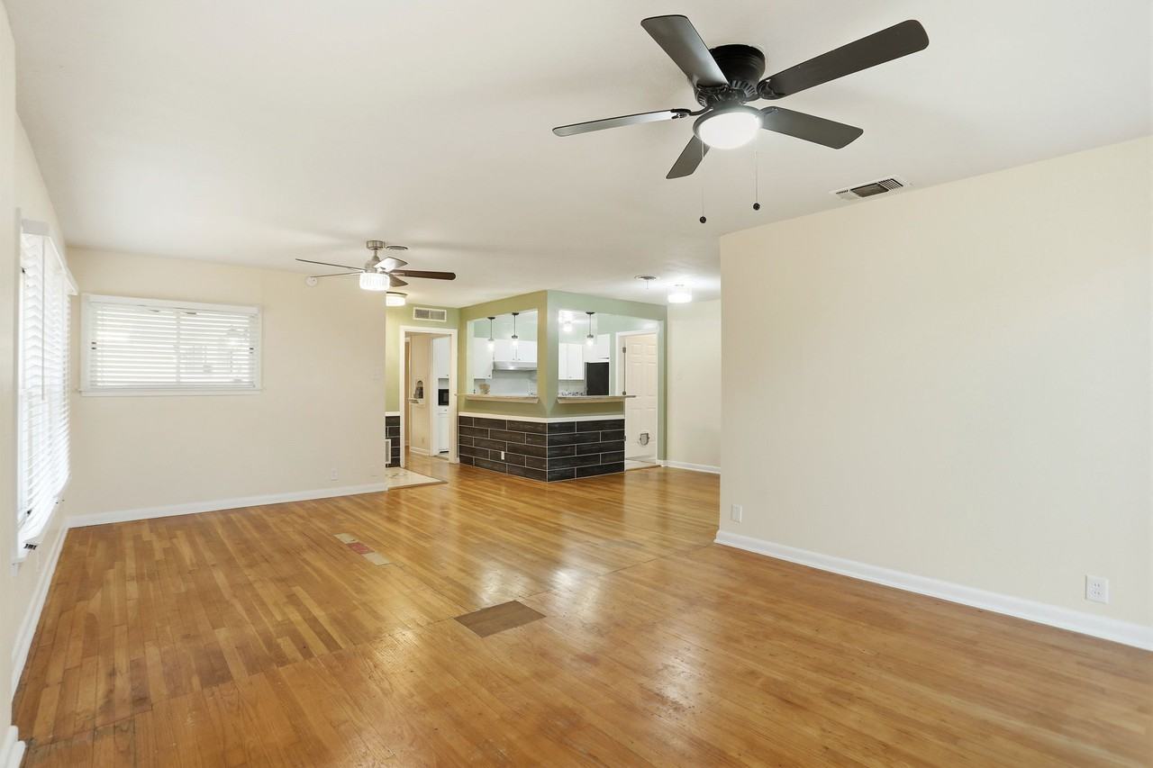 518 Brightwood Pl - Photo 5 of 25