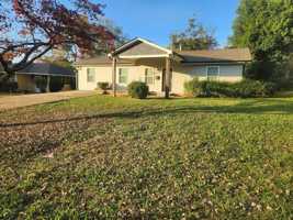 featured image of 2626 Lasalle St