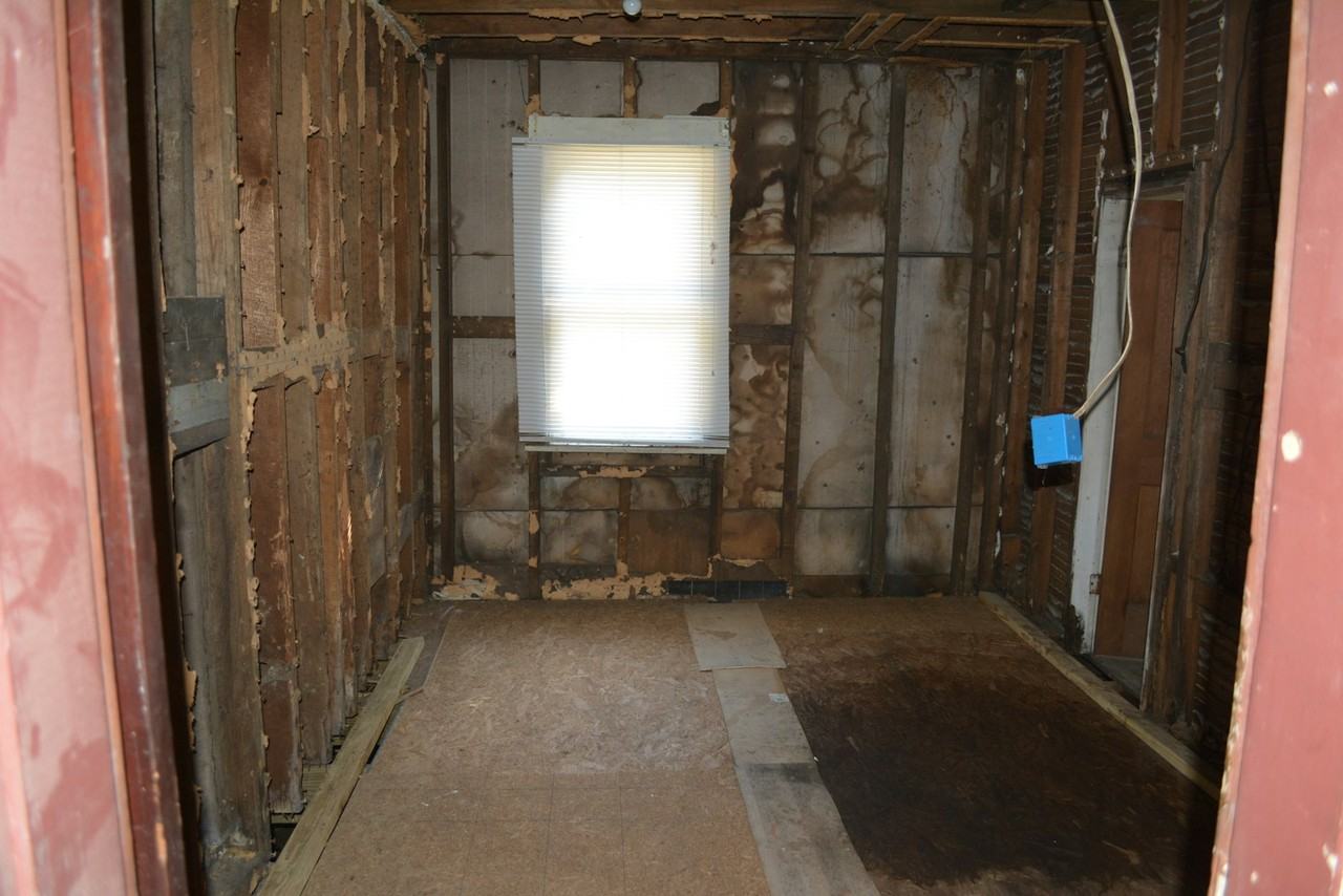 837 Kentucky Avenue Southwest - Photo 2 of 10