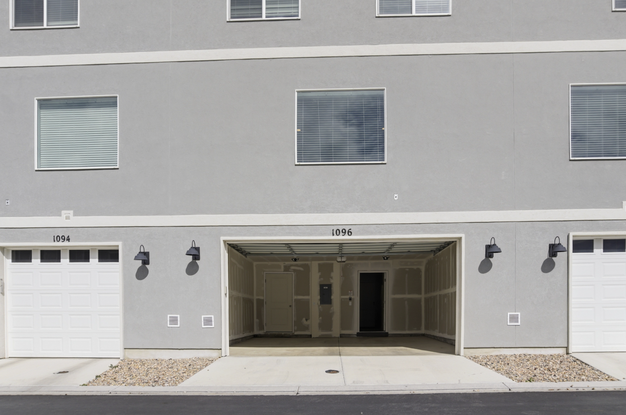 1096 E Quarterdeck Way - Photo 3 of 23